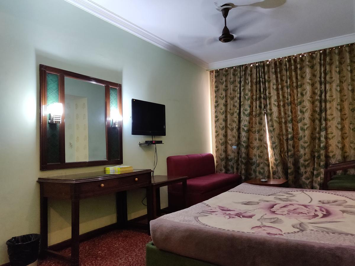 Hotel Premier Jammu Bagian luar foto